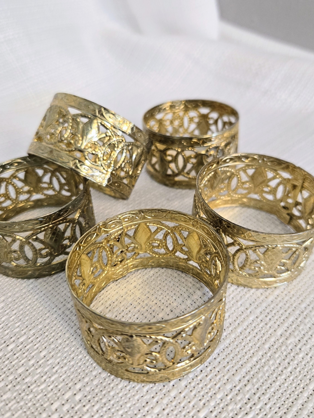 Vtg Round Napkin Rings Gold Tone Filigree 5 Set Ornate Open Design Dinner Event